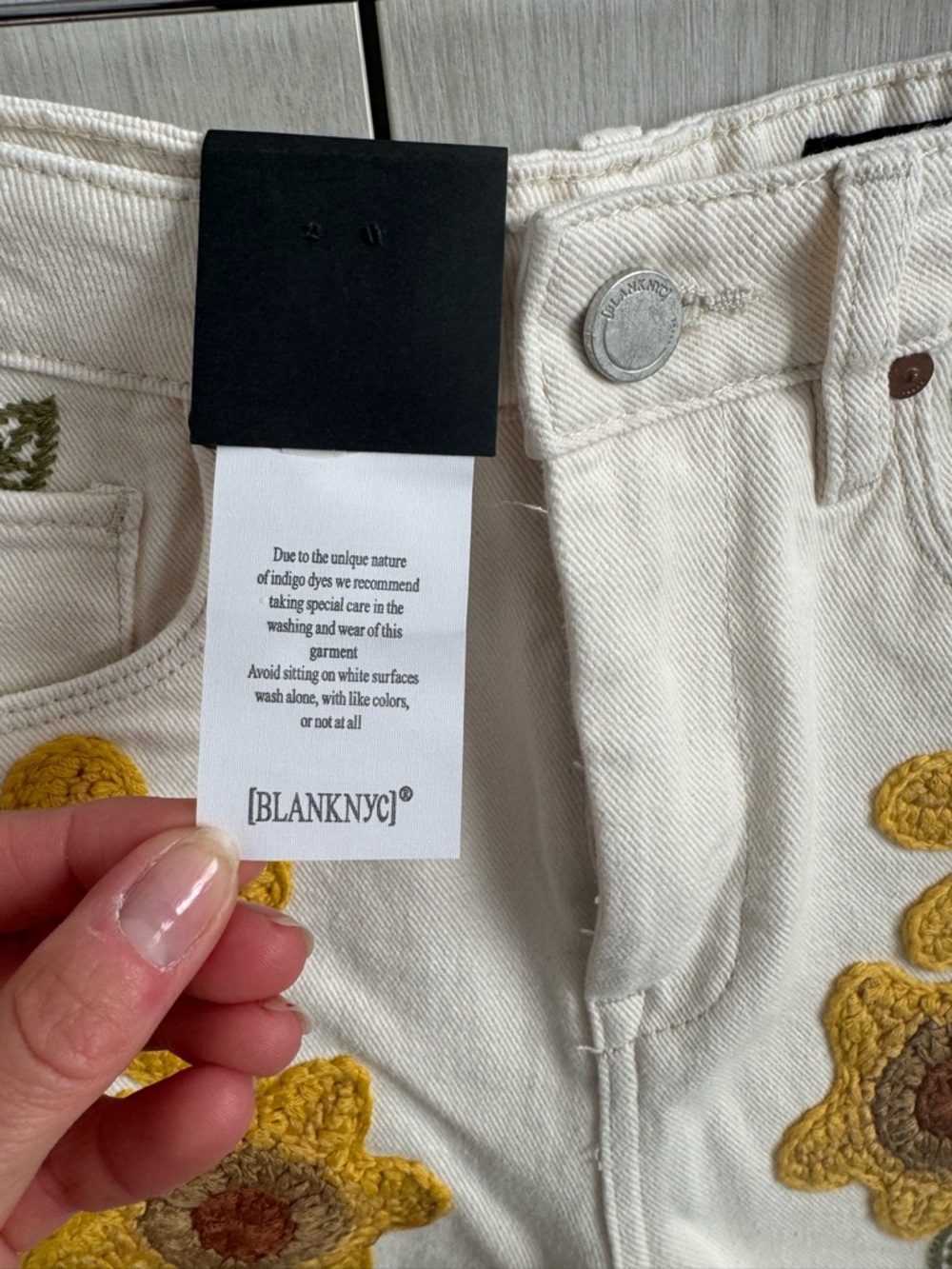 Blank NYC White Jean Shorts high waist with Yellow Floral Embroidery Sz 24! - Picture 5 of 7